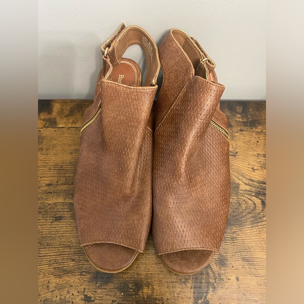 The MOST comfortable and cute wedge sandals!